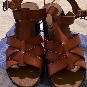 Brand new comfortable sanders